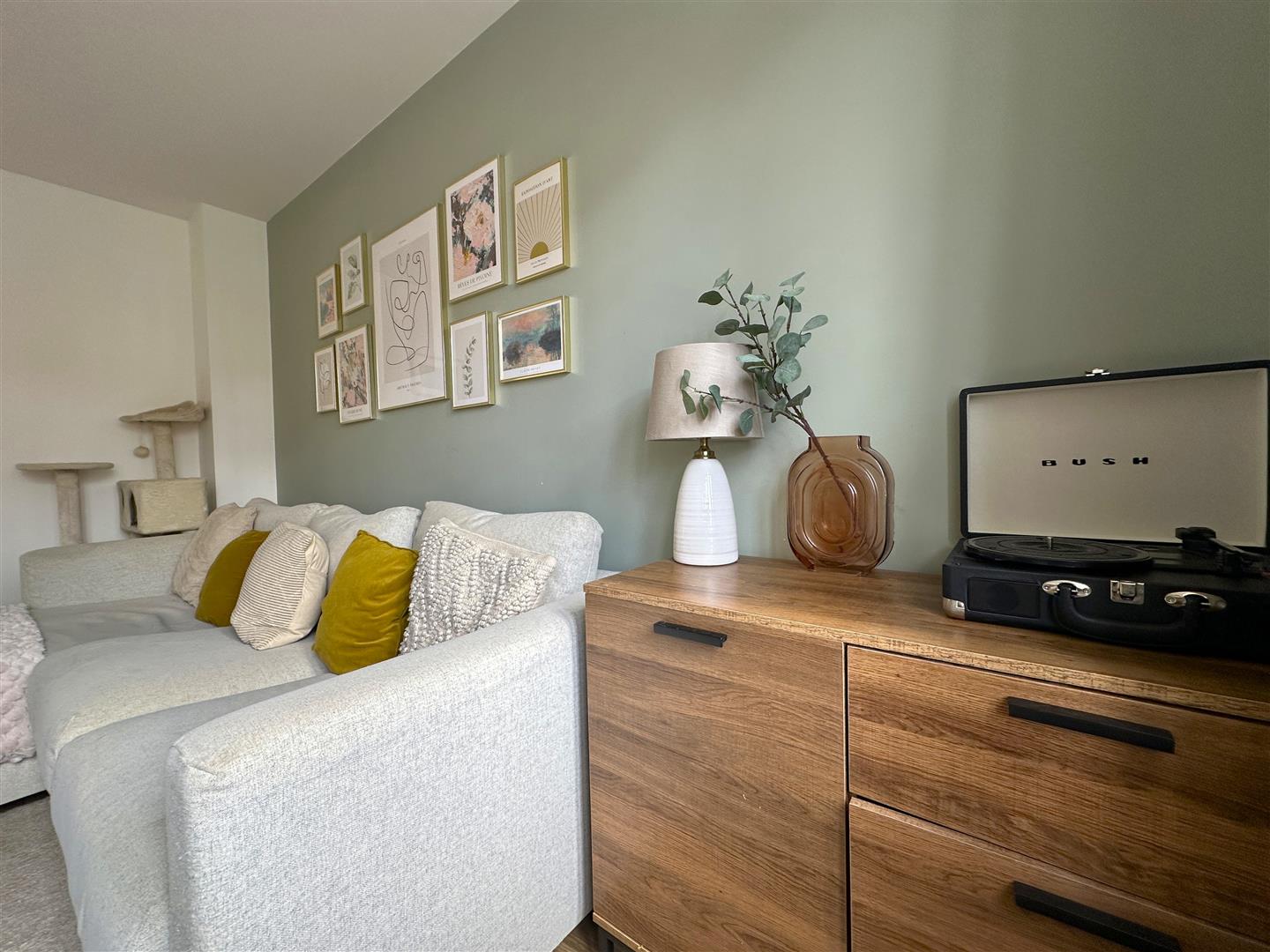 Deere Avenue, Chippenham